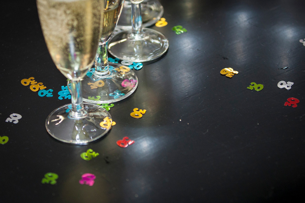 verres de champagne pour fêter 30 ans