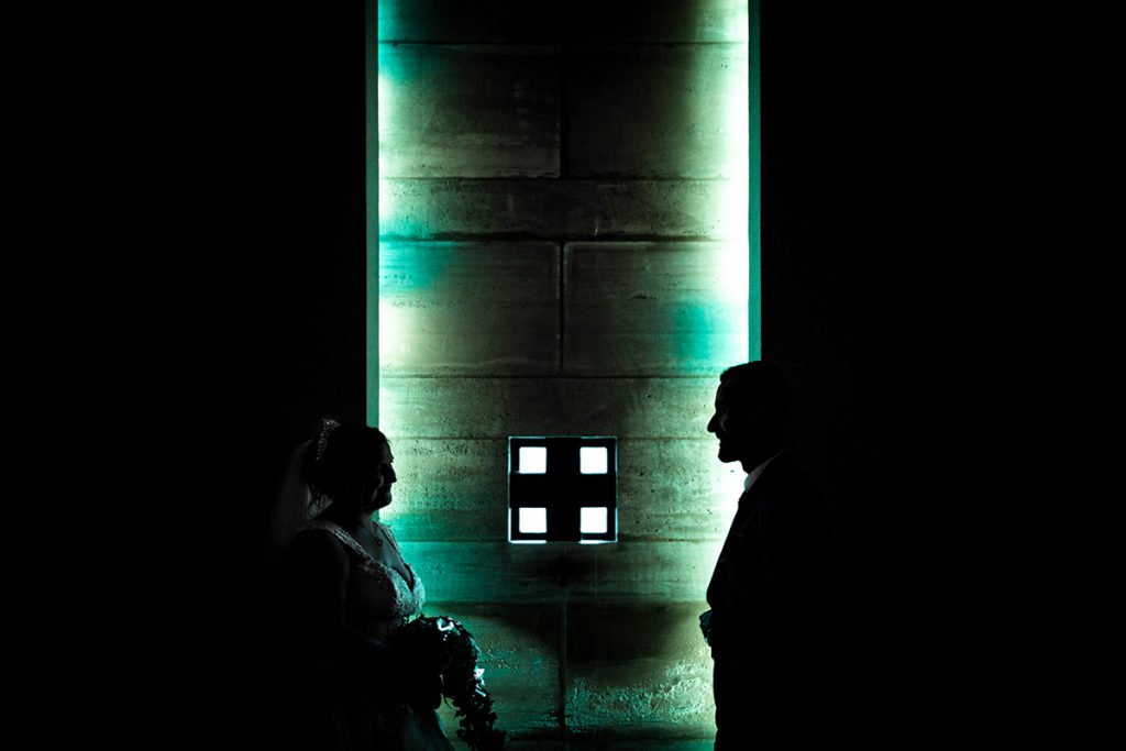 mariés en silhouette graphique